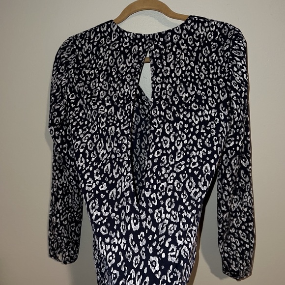 🎉 Host Pick 🎉 Banana Republic hidden button down shirt blue - Picture 4 of 9